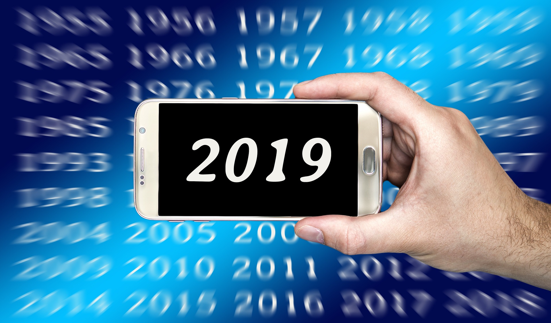 2019-smartphone-calendar-hand-holding-years