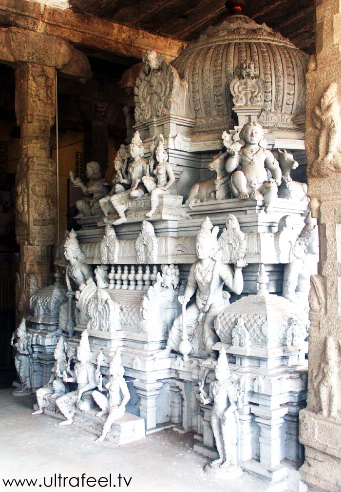 God sculptures at Shiva temple in Tiruvannamalai, Tamil Nadu, India.