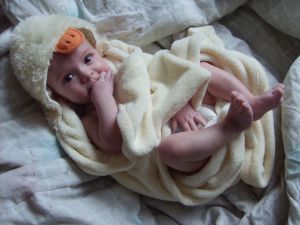 Baby boy after bath in towel. Junge nach dem bad in einem badetuch. (Sxc.hu)