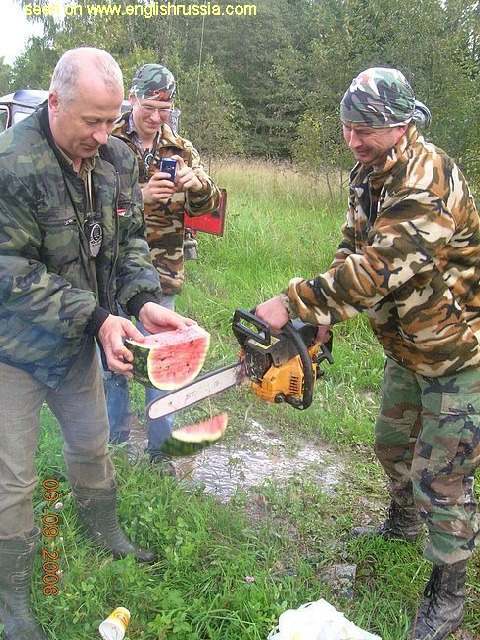 That's how Russians cut their watermelons...! That's how Russians cut their watermelons...!