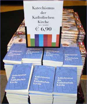 Katholischer katechismus: Zweifel daran sind eine todsünde. Katholischer katechismus: Zweifel daran sind eine todsünde.