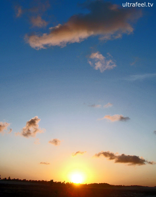 Colorful sunset. (by Ultrafeel)