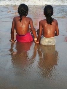 Mädchen am Strand: Freundschaft