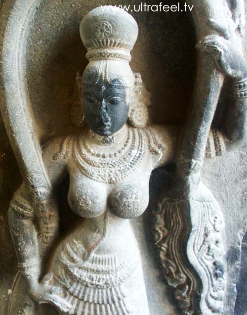 Goddess with naked breast, breasts, tits in Shiva temple, Tiruvannamalai. (cr)eated by Ultrafeel