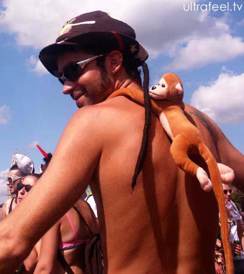 Streetparade 2008 - Guy with monkey on his back.