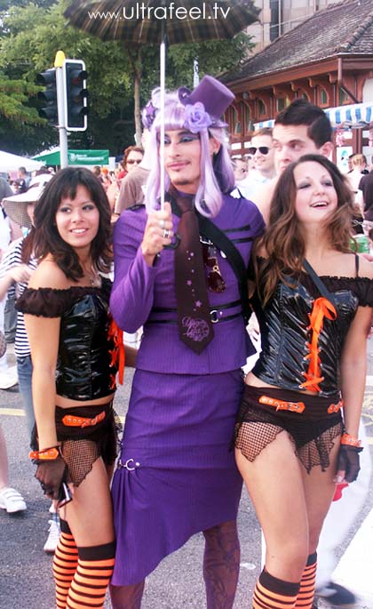 Streetparade 2008 - Man in women's purple clothes.