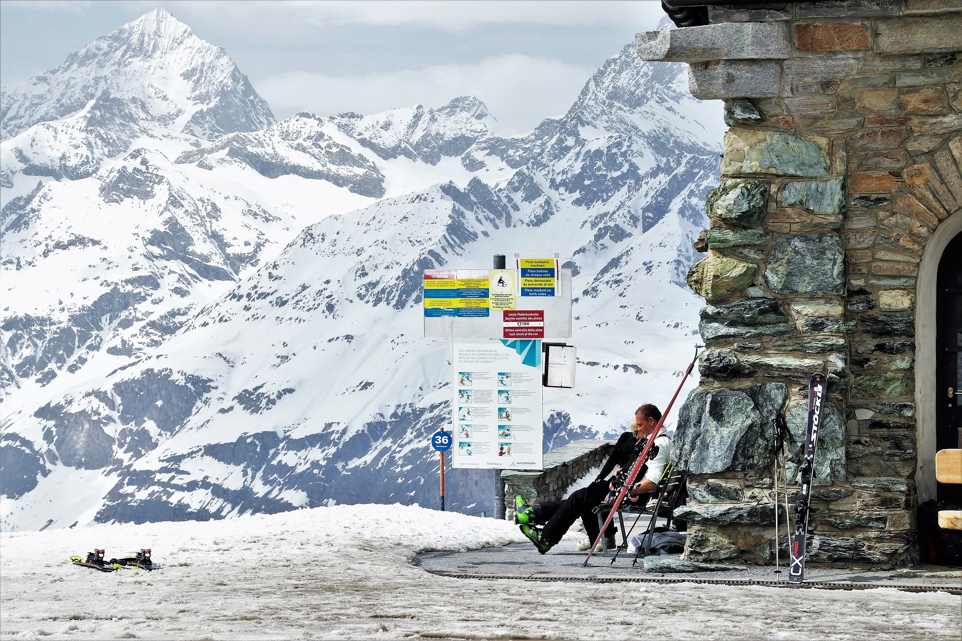 People on a bench, ski, mountains, snow