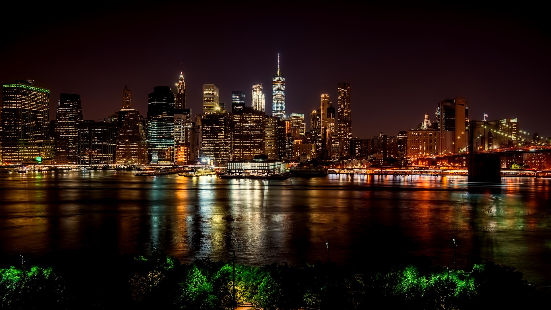 New York City: Skyline with reflection in Hudson river