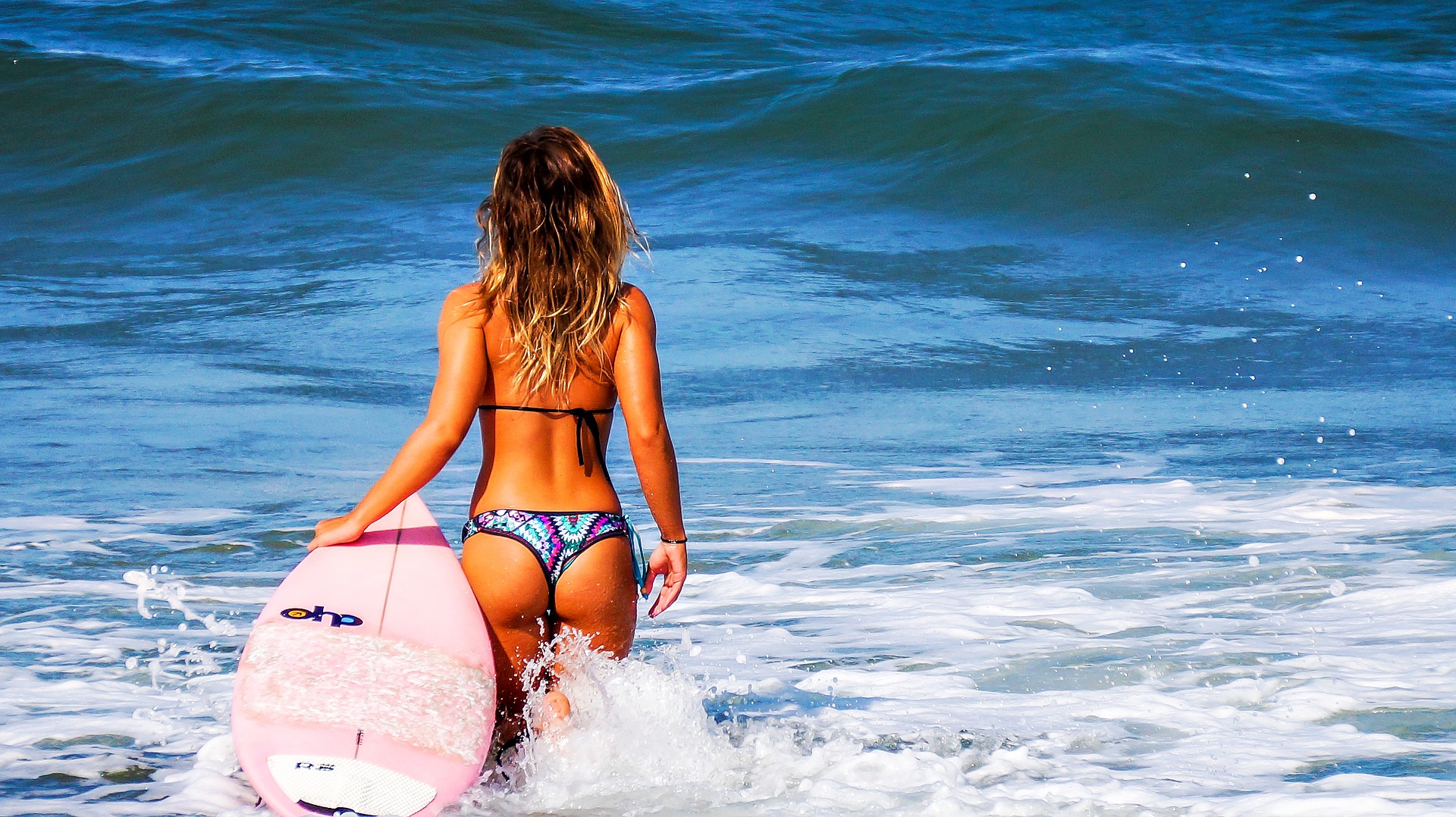 Sexy surfer woman with hot ass in ocean